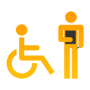 Une personne en chaise roulante et une personne qui tient un bloc-note.